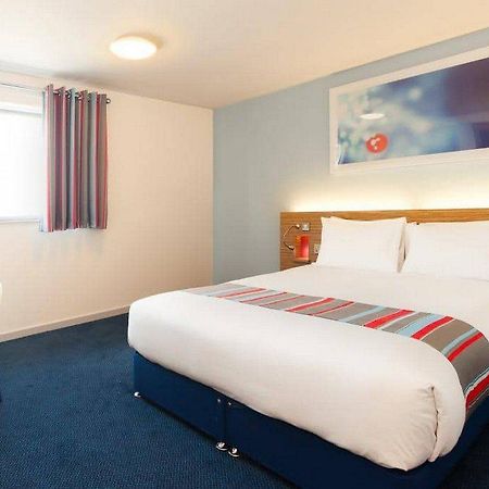 Travelodge Cardiff Central Queen Street Exterior foto